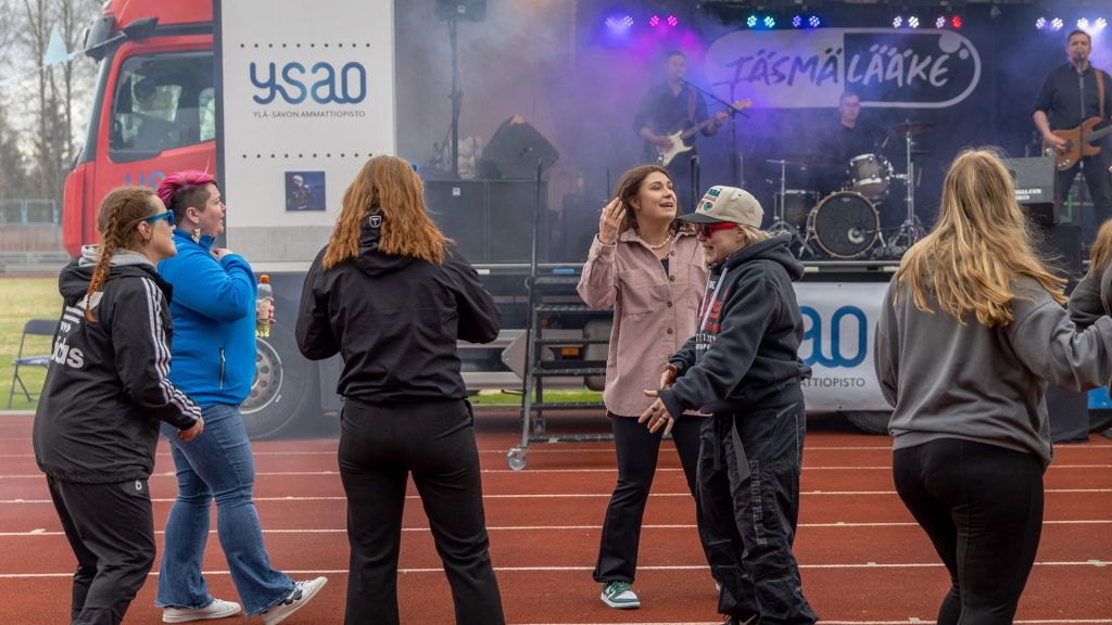 Opiskelijajuhlan tunnelmaa YSAOlla.