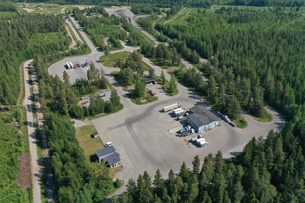 Ylä-Savon ammattiopiston ajoharjoittelurata kuvattuna ilmasta.