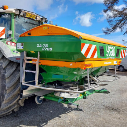 YSAOn traktorissa uutta maatalousteknolgiaa.