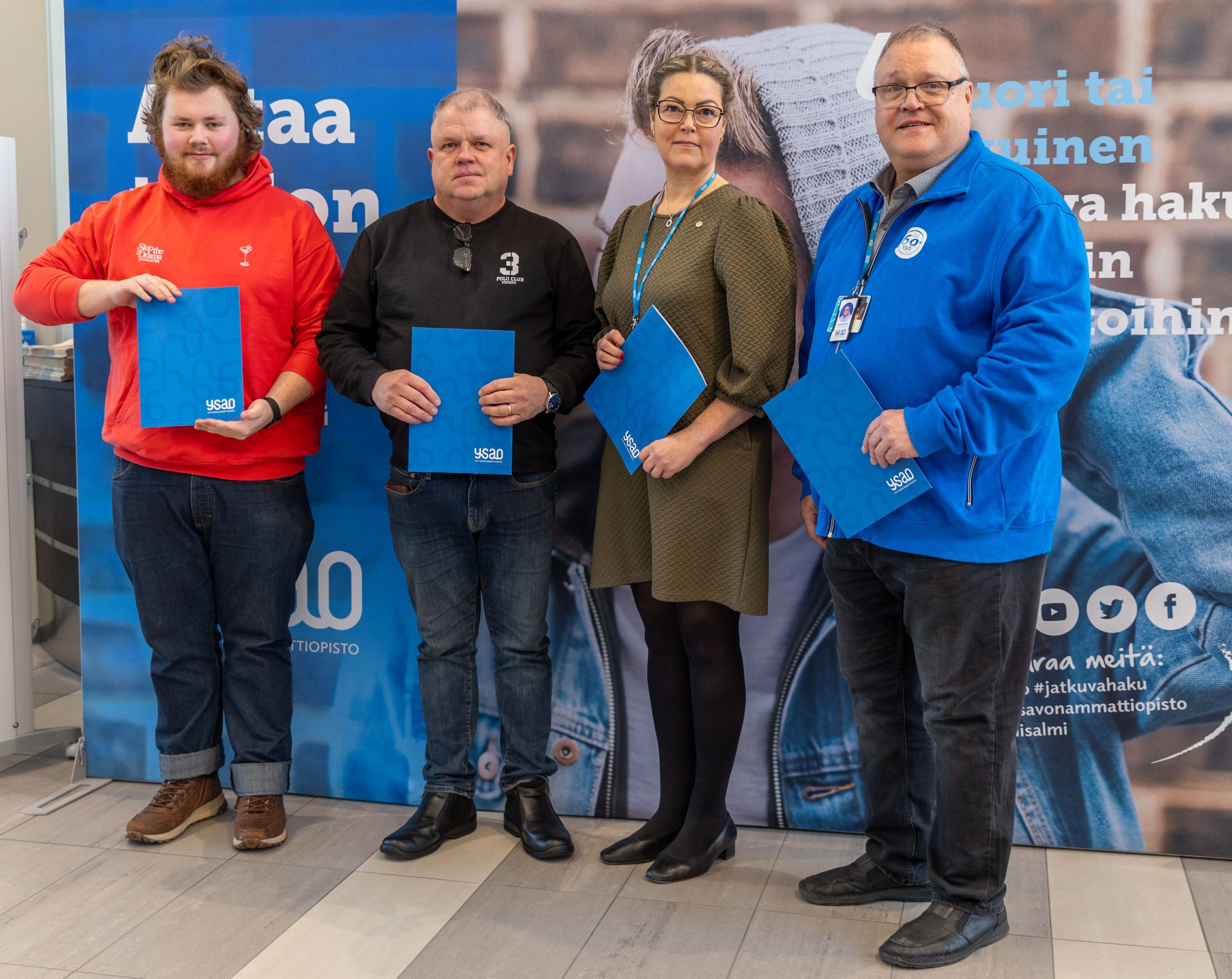 Ylä-Savon talousaluerahaston kunniakirjan saajat vasemmalta: Juuso Niskanen, Jouko Tiainen, Katja Turunen ja Antti Ronkainen.